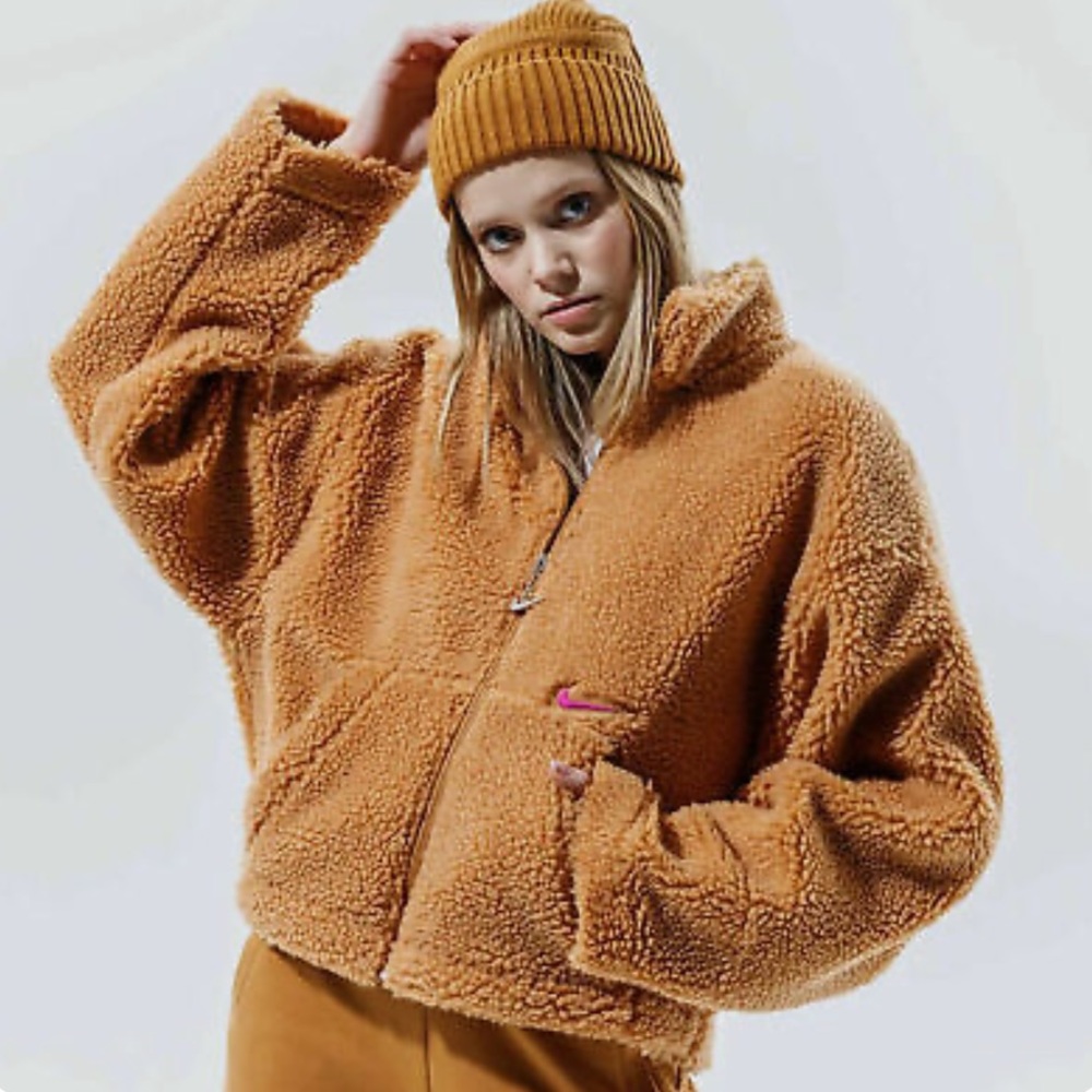 Nike NSW Swoosh Sherpa Cropped Size S in Flax